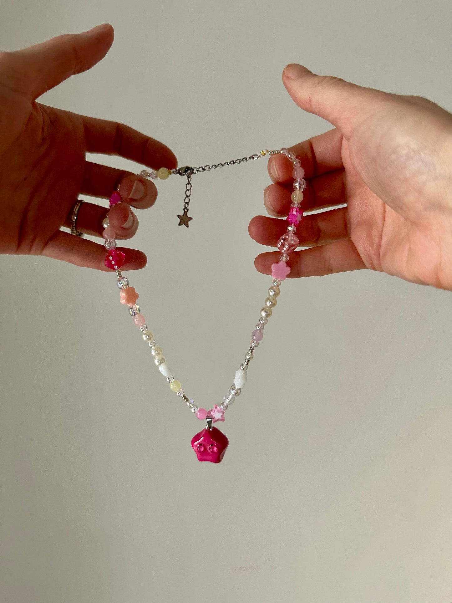 Collier ras-du-coup Rose✨